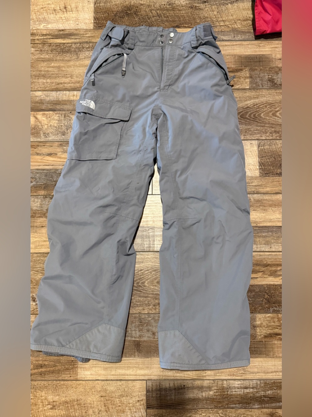 The North Face Men’s Light Gray Cargo Style Ski Pants